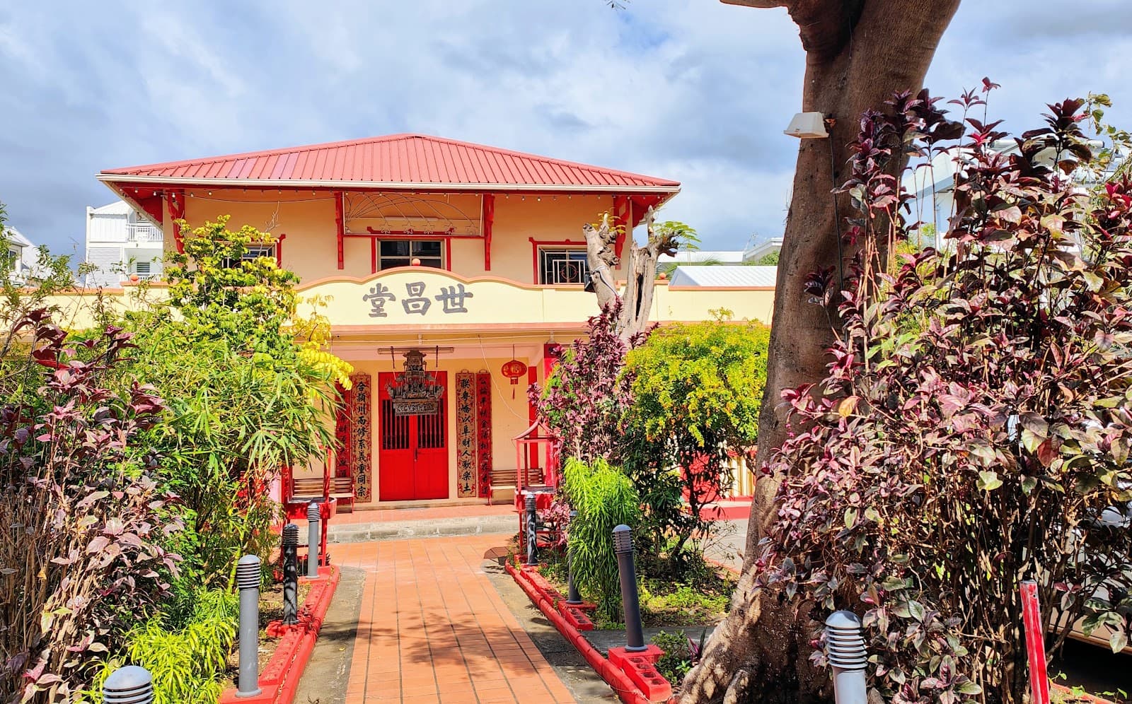 Chinese Temple Saint-Denis - Image 1
