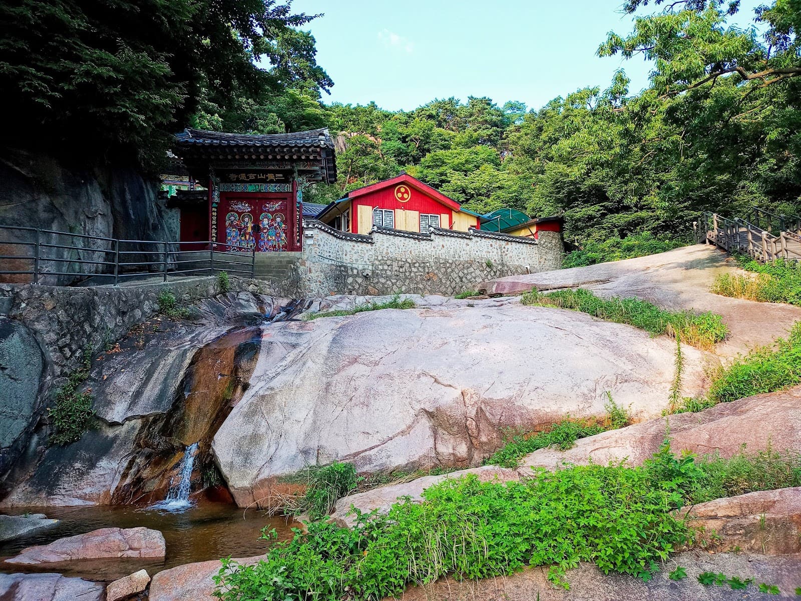 Baeksasil Valley Seoul - Image 1