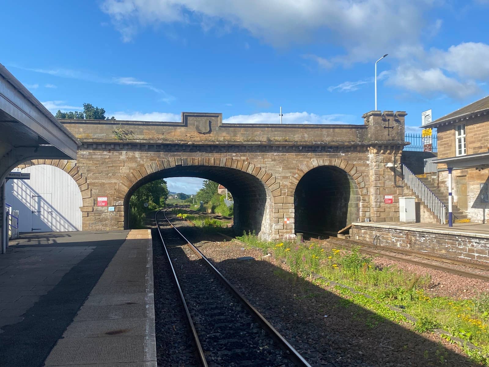 Independent Shops & Cafes