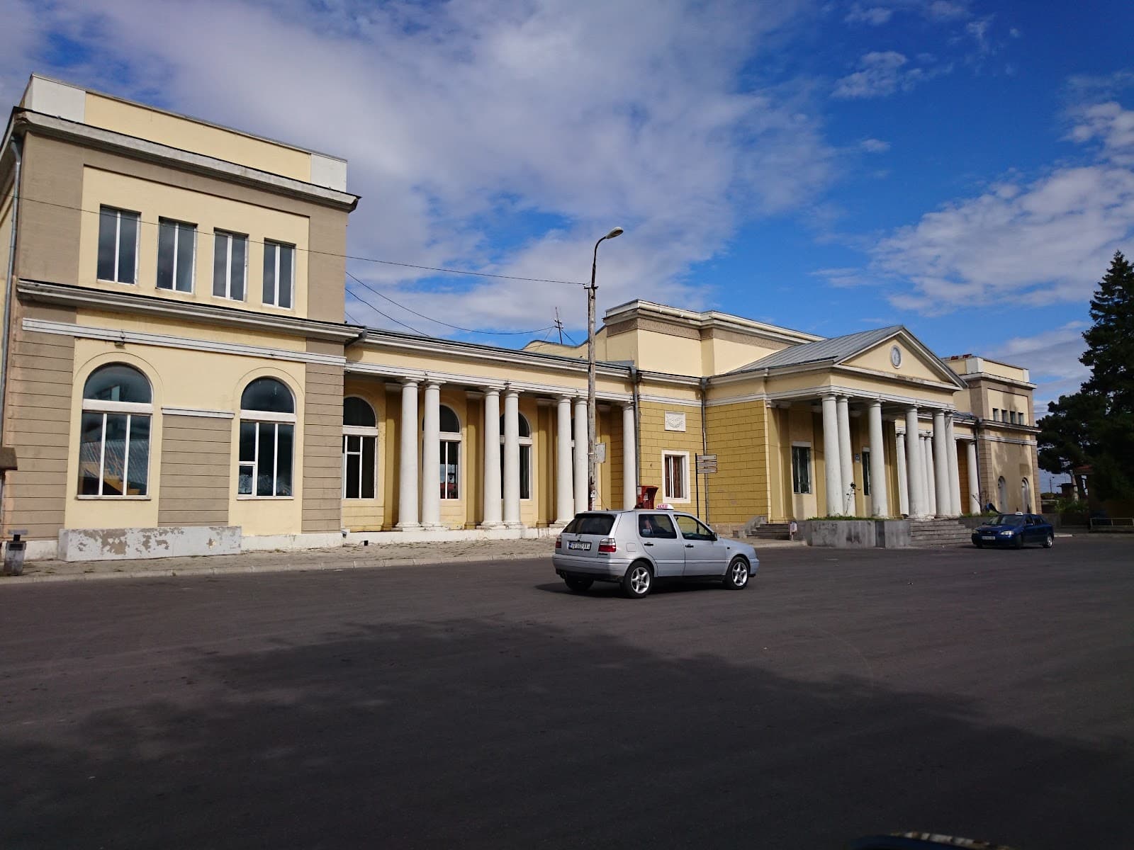 Gori Railway Station - Image 1