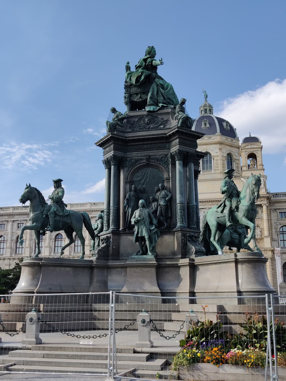 Heldenplatz - Image 1