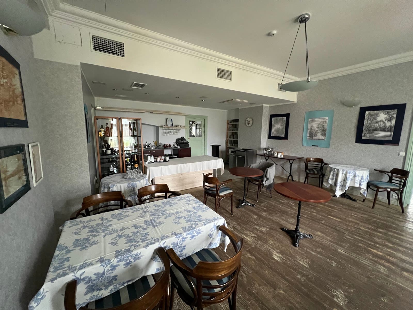 Loona Manor - Image 1