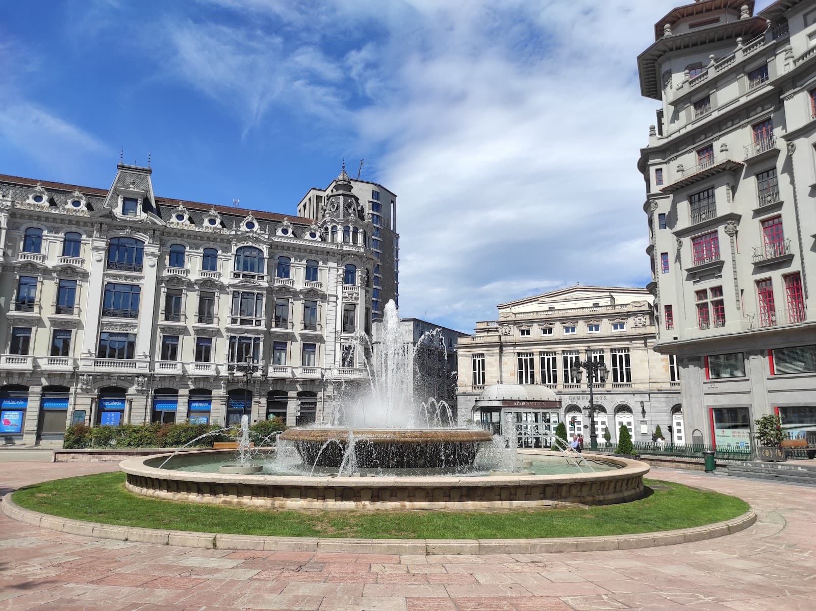 Plaza de la Escandalera Oviedo - Image 1