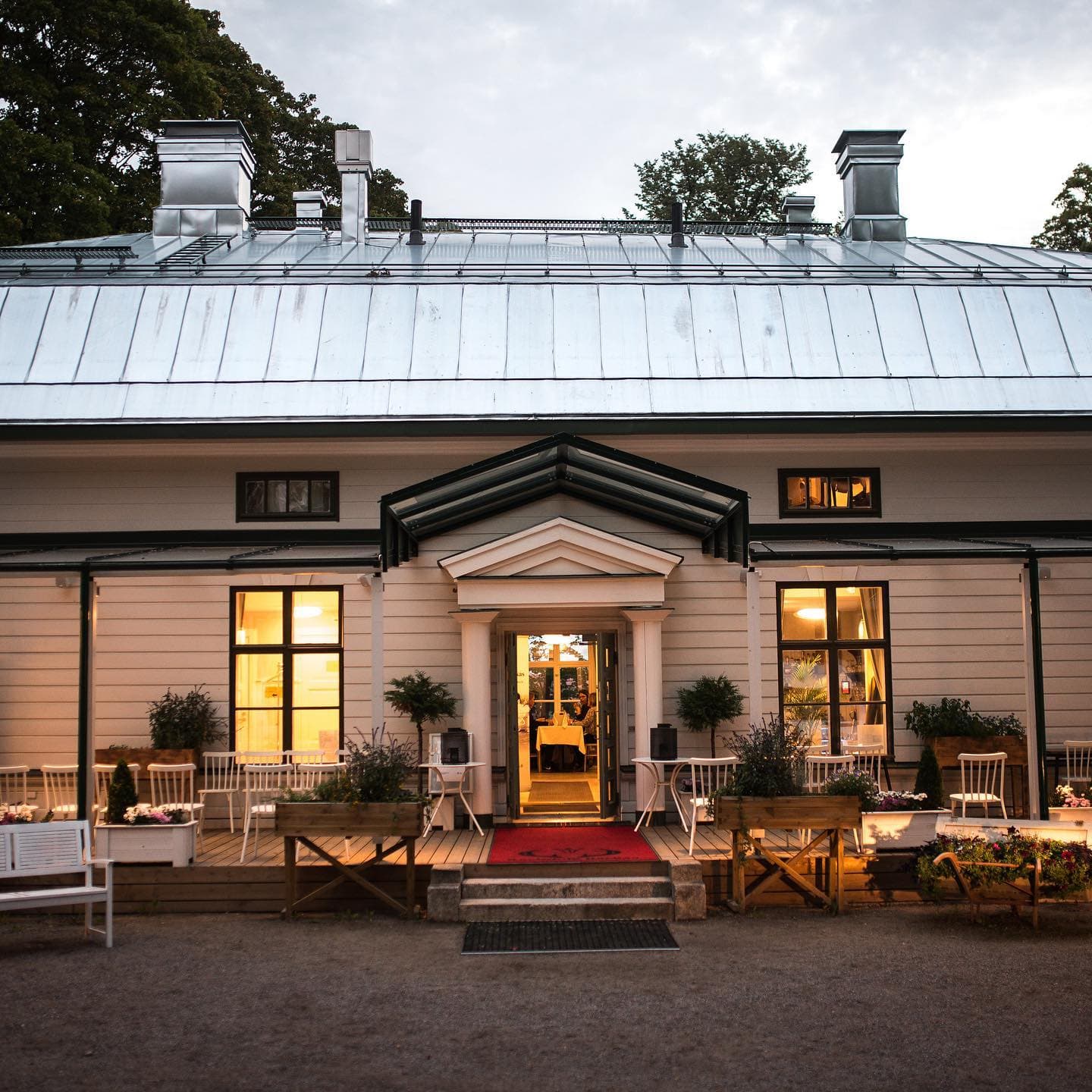 Backas Manor Park - Image 1