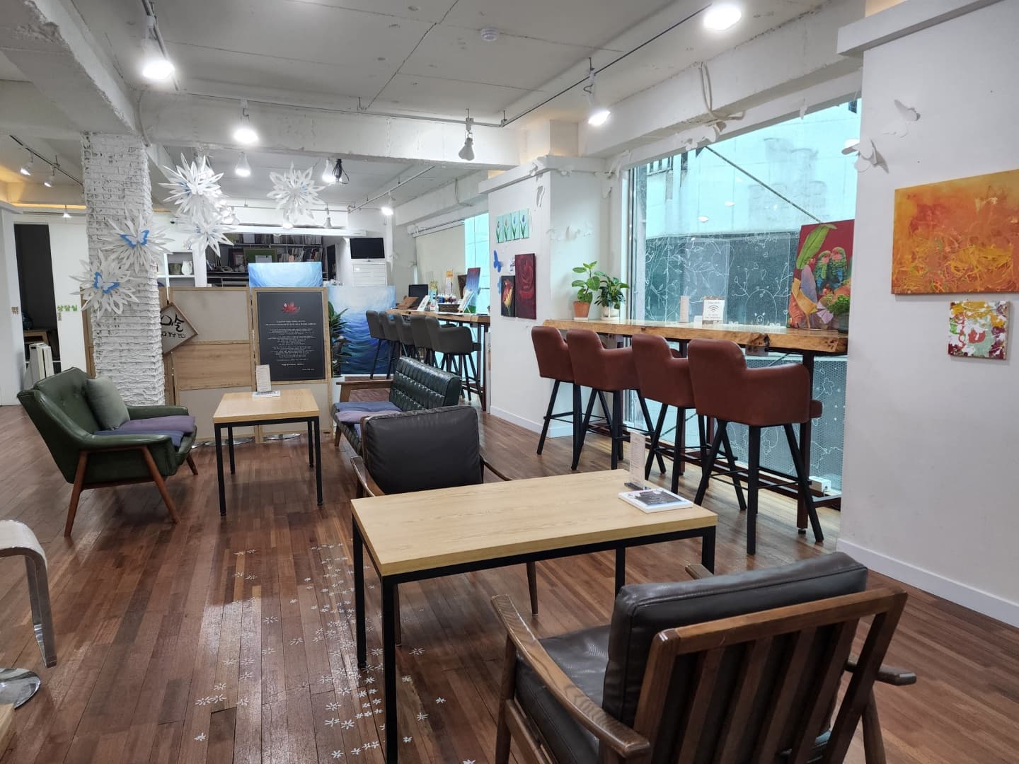 Various Painting Cafes (e.g., Artmon) - Image 1