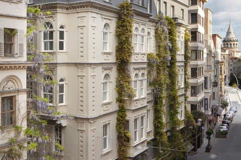 Ada Han Hotel - Image 1