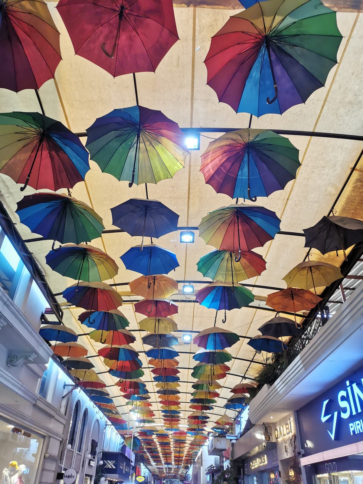 Umbrella Street Şemsiyeli Sokak - Image 1