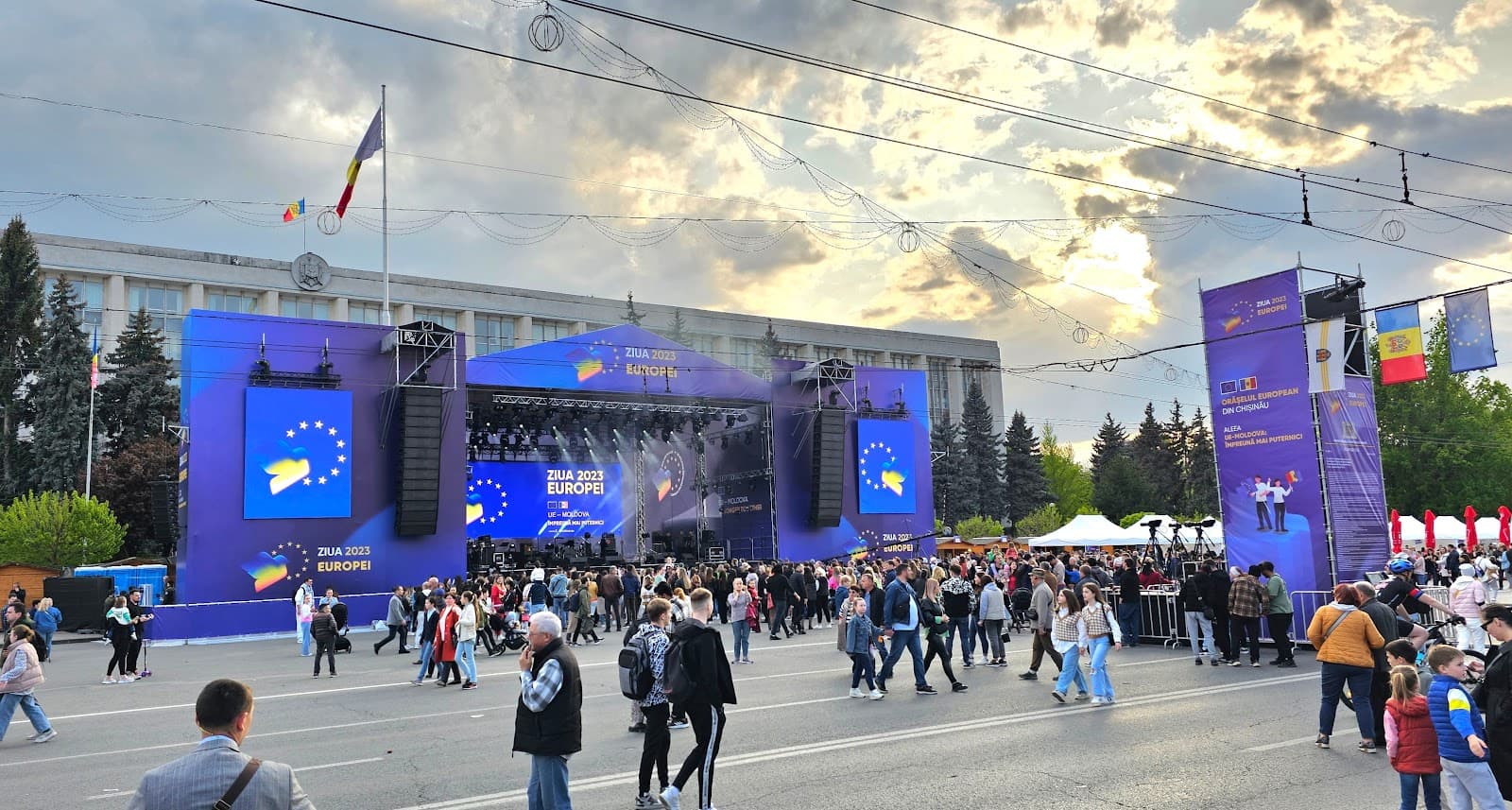 Great National Assembly Square - Image 1