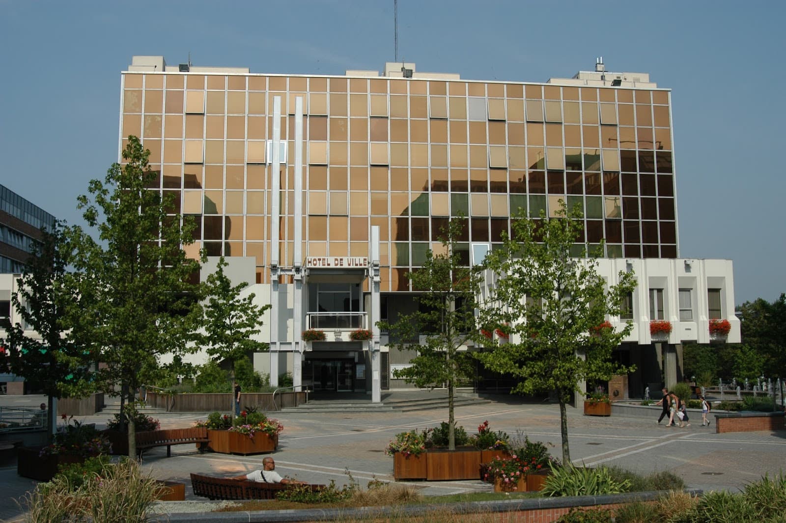 Hôtel-de-Ville district - Image 1