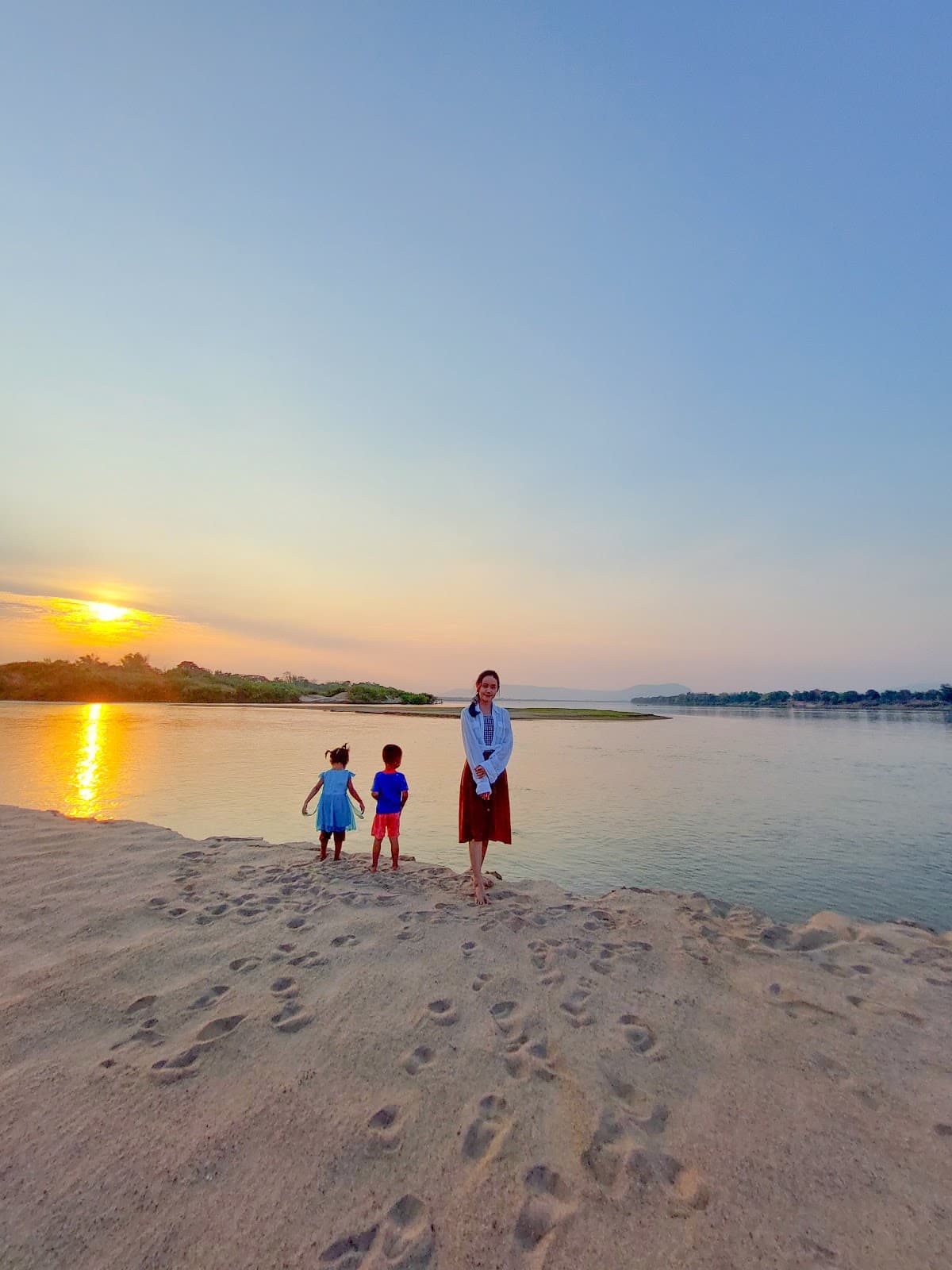 Don Kho Island - Image 1