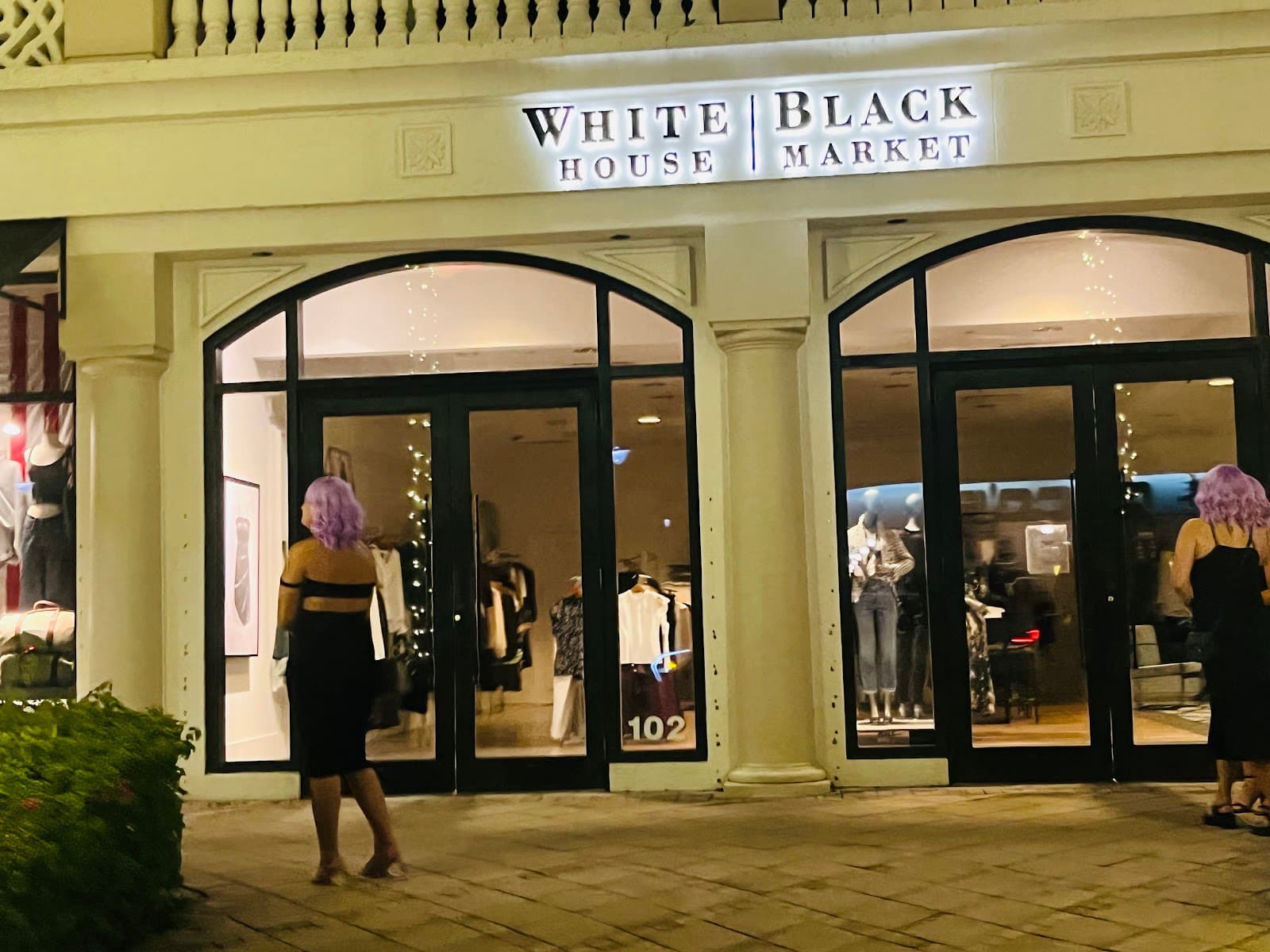 White House Black Market, Naples, FL, USA - Image 1