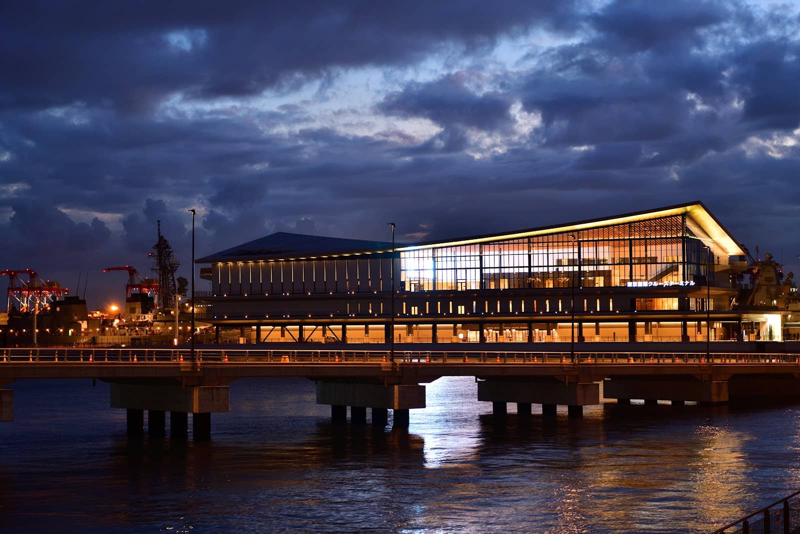 Yurikamome Line Access