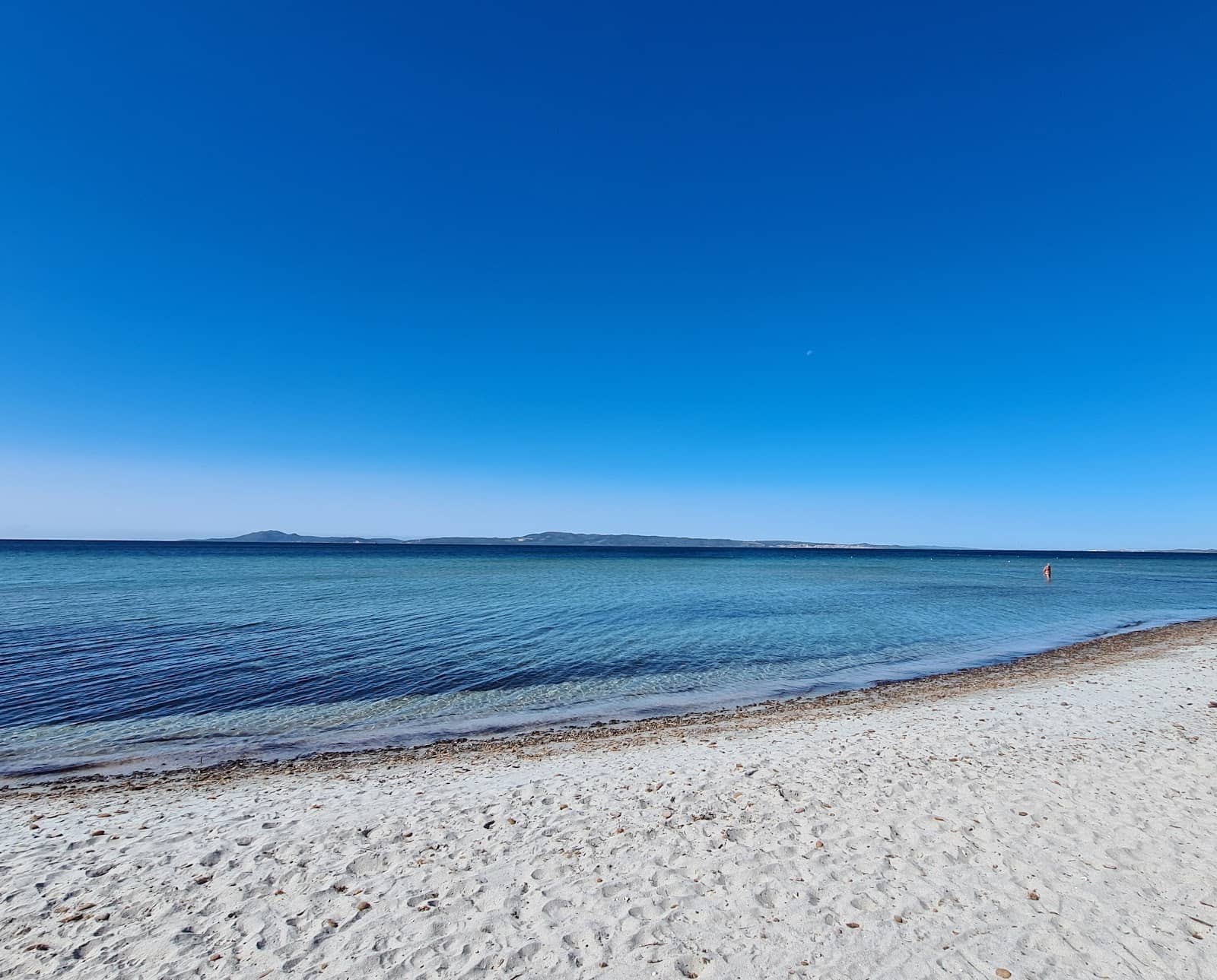 Family-Friendly Shallow Waters