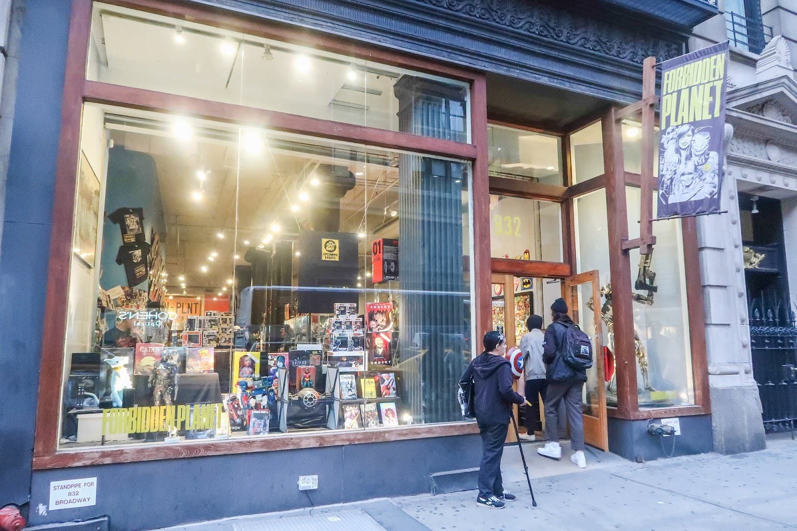 Forbidden Planet Union Square Manhattan - Image 1