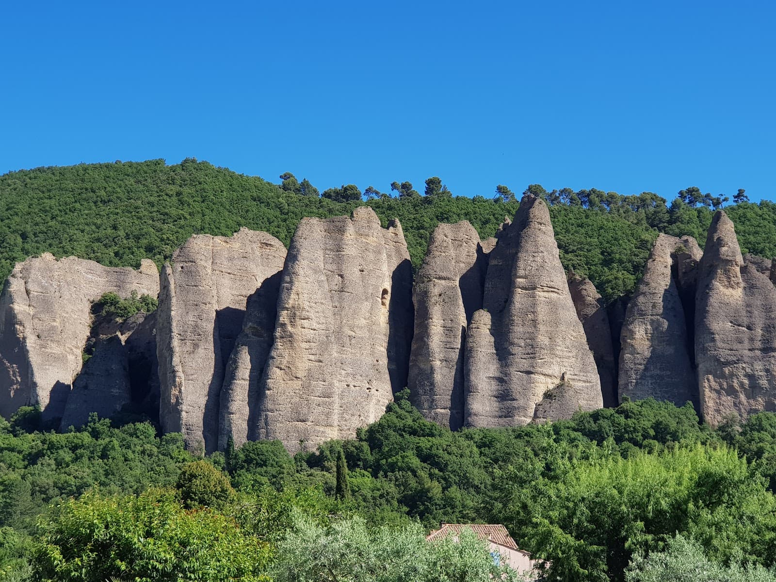 Les Pénitents des Mées - Image 1