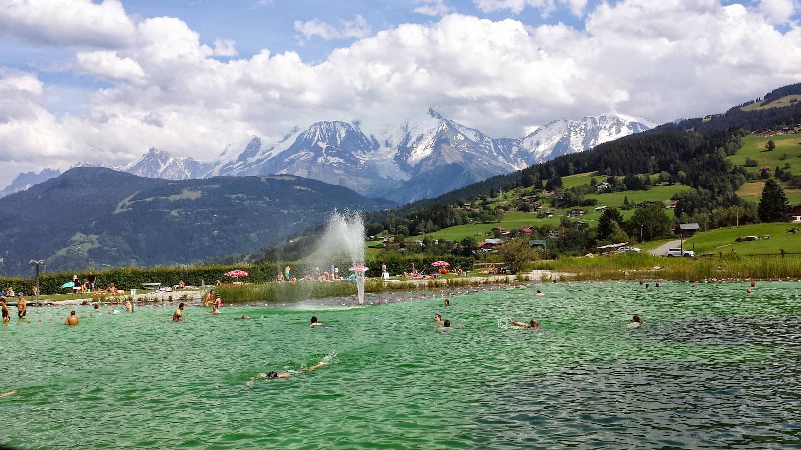 Serene Lakeside Ambiance