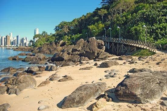 Praia dos Amores - Image 1