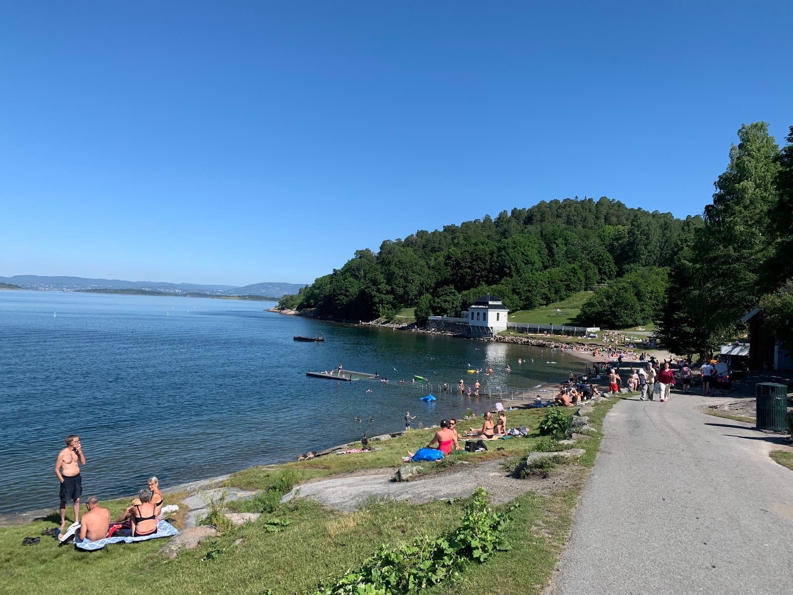 Hvervenbukta Beach - Image 1