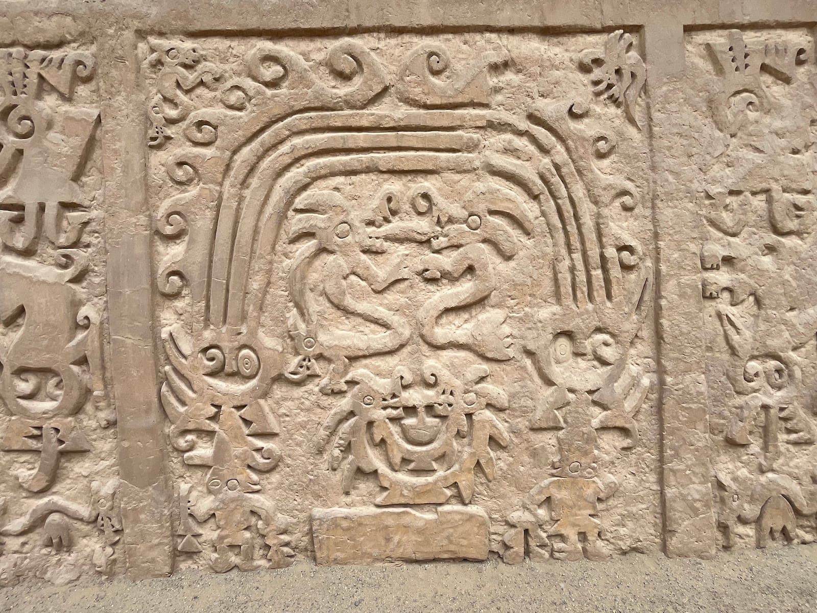 Huaca del Dragón Arco Iris - Image 1