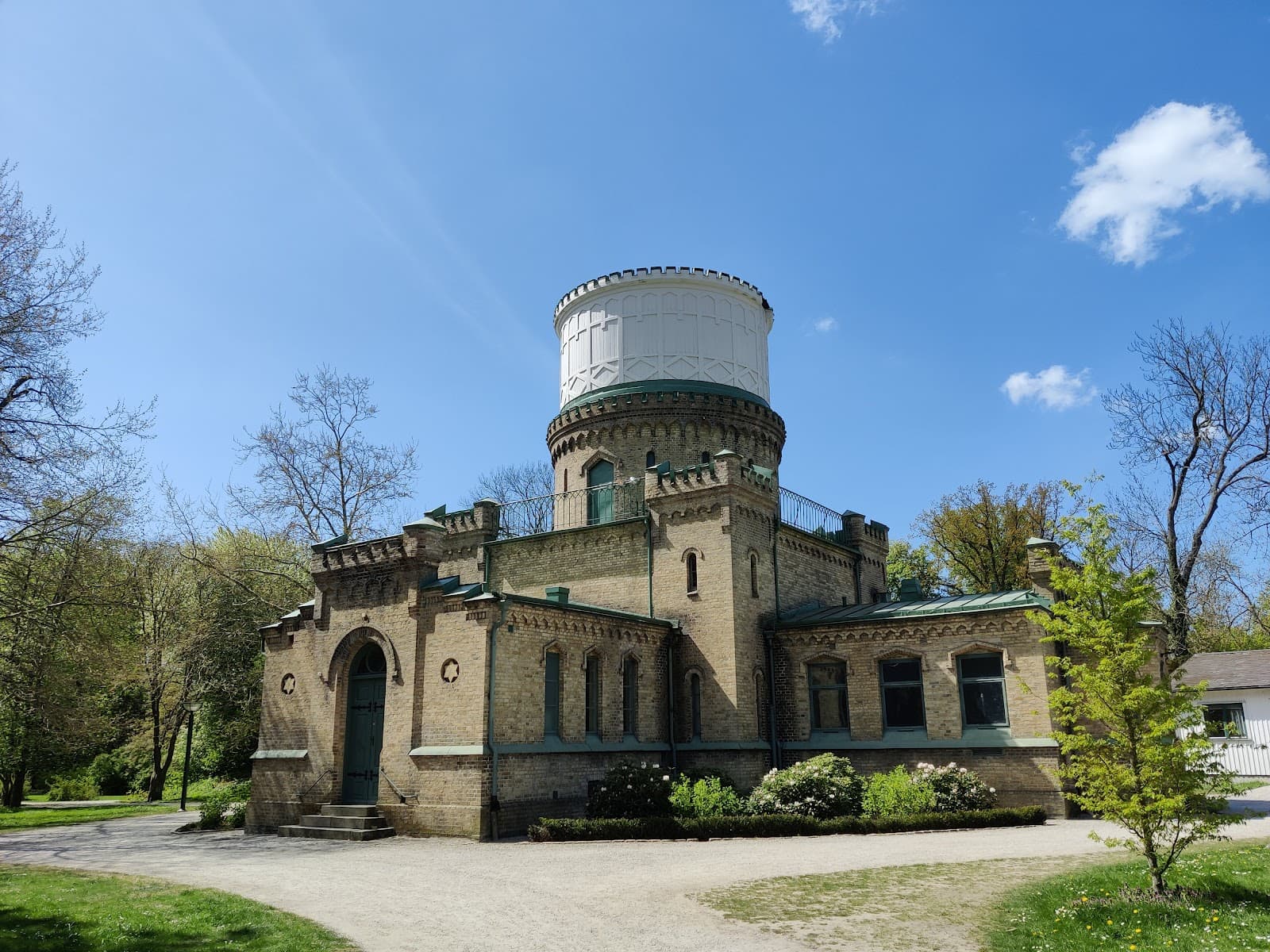 Observatory Park and Old Observatory - Image 1
