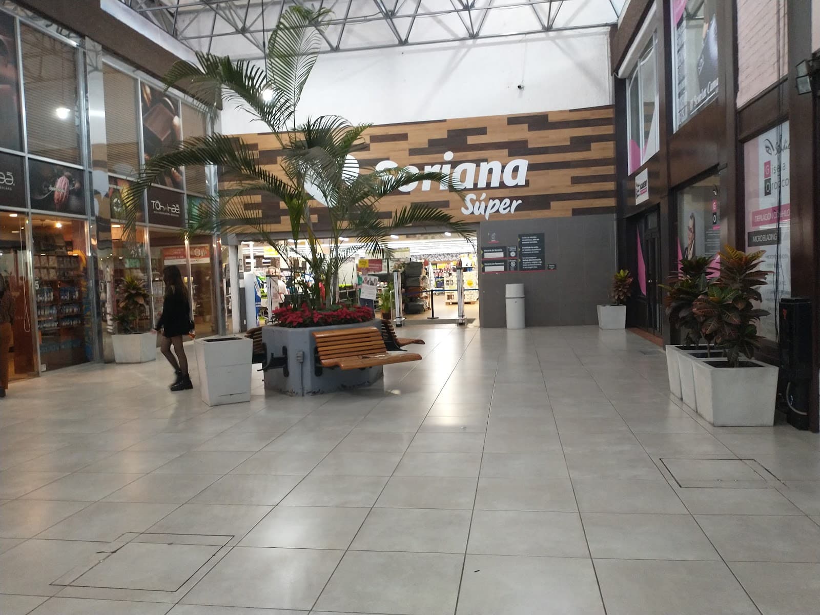 Plaza Universidad - Image 1