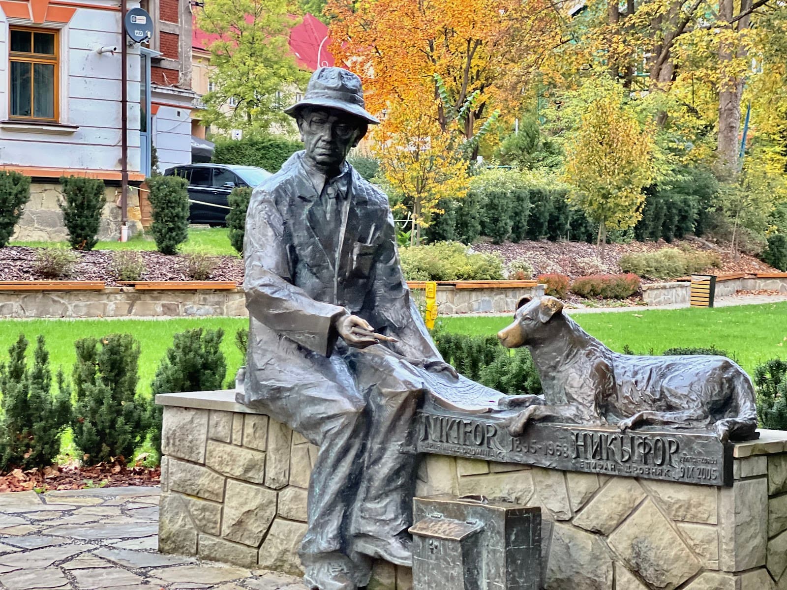 Nikifor Monument - Image 1