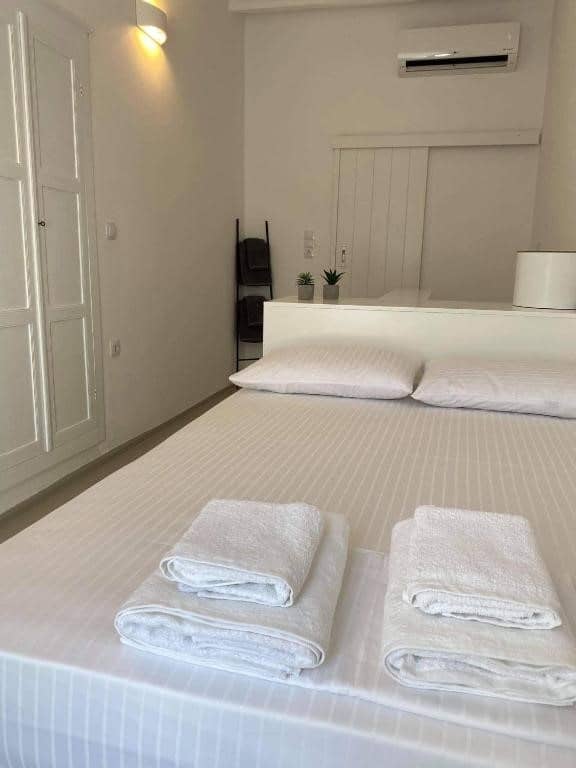 Proximity to Port and Landmarks