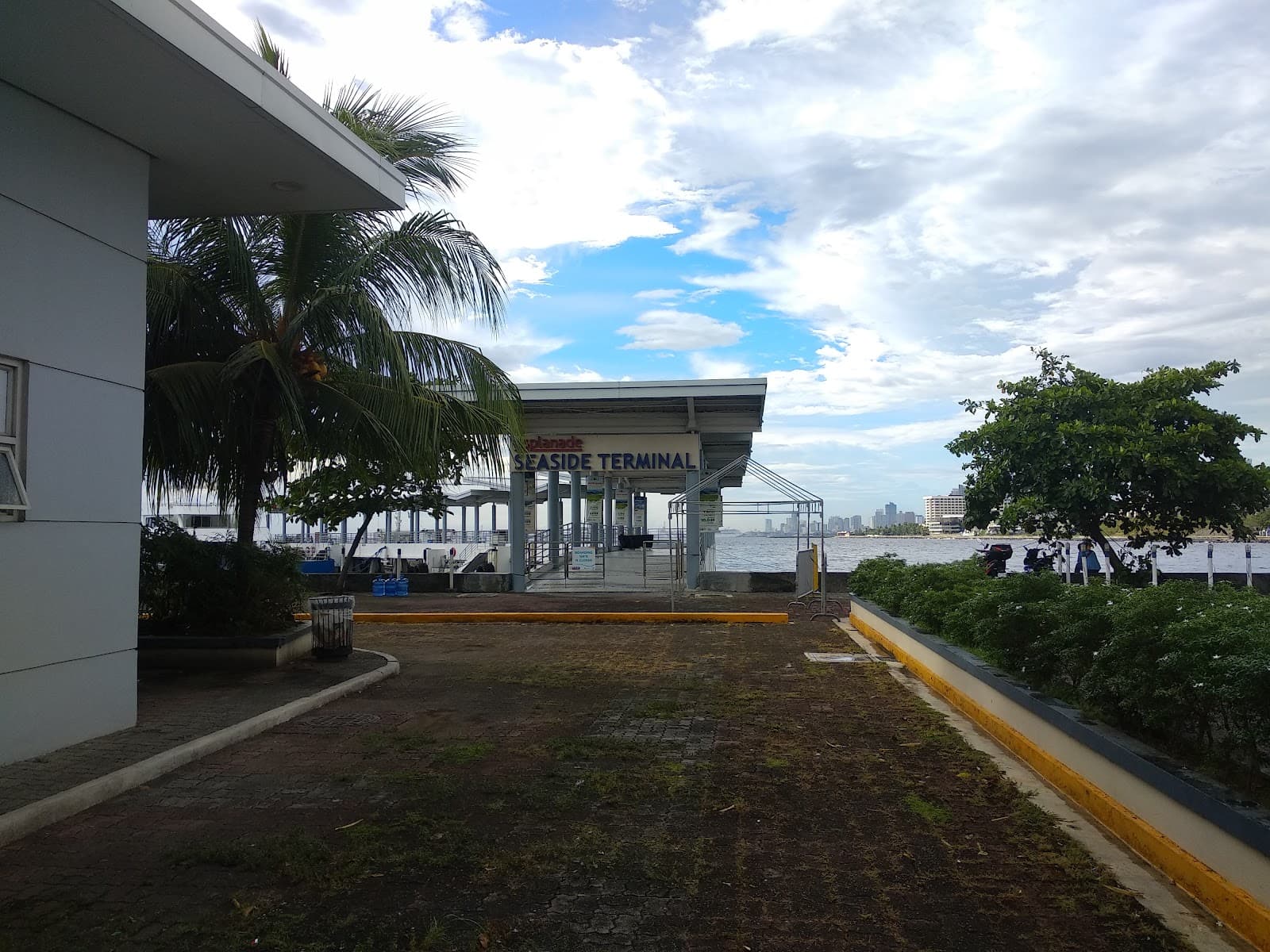 Mall of Asia Seaside Esplanade - Image 1