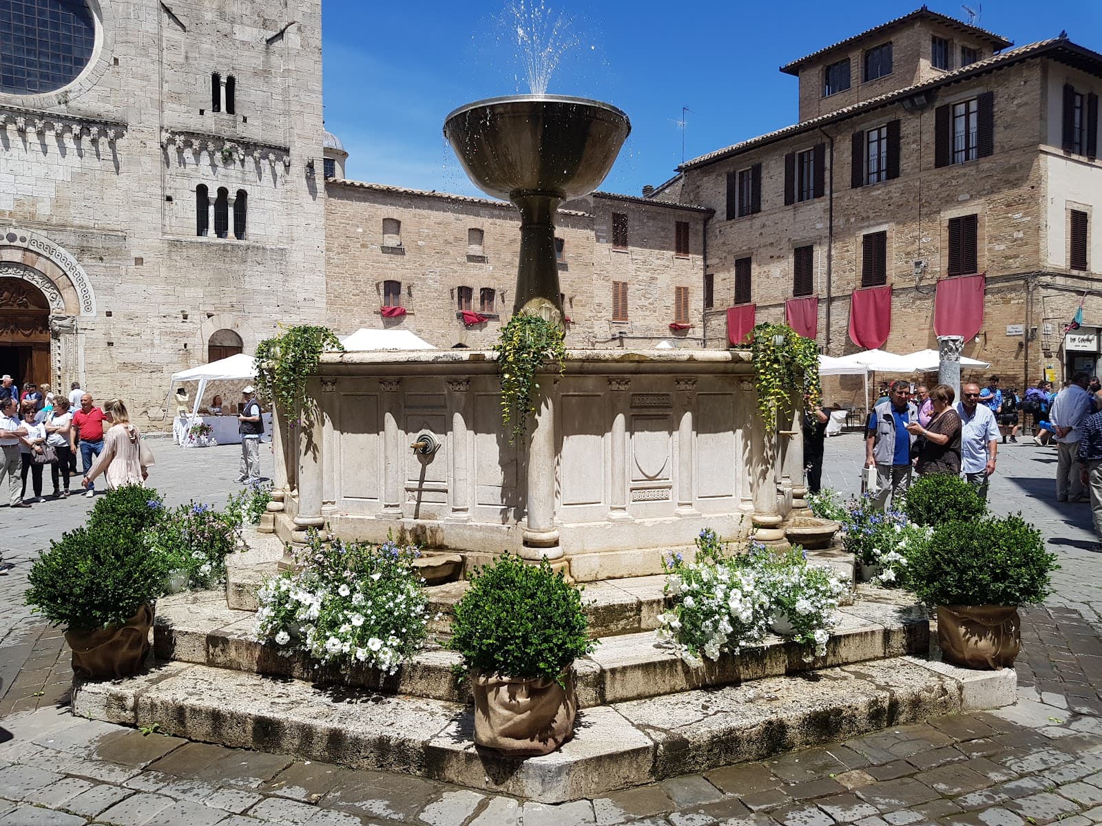 Piazza Silvestri Bevagna - Image 1