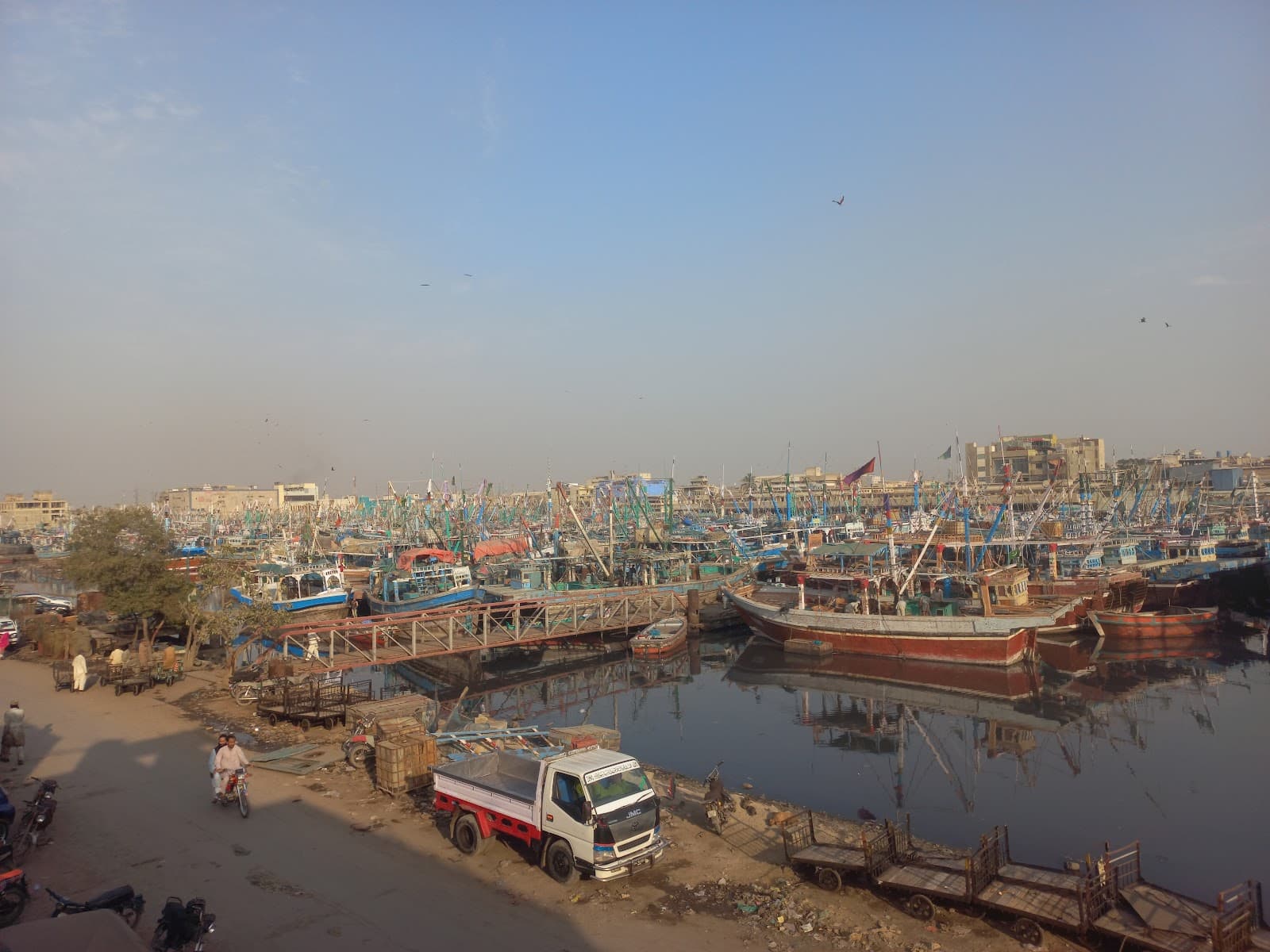 Karachi Fish Harbour - Image 1
