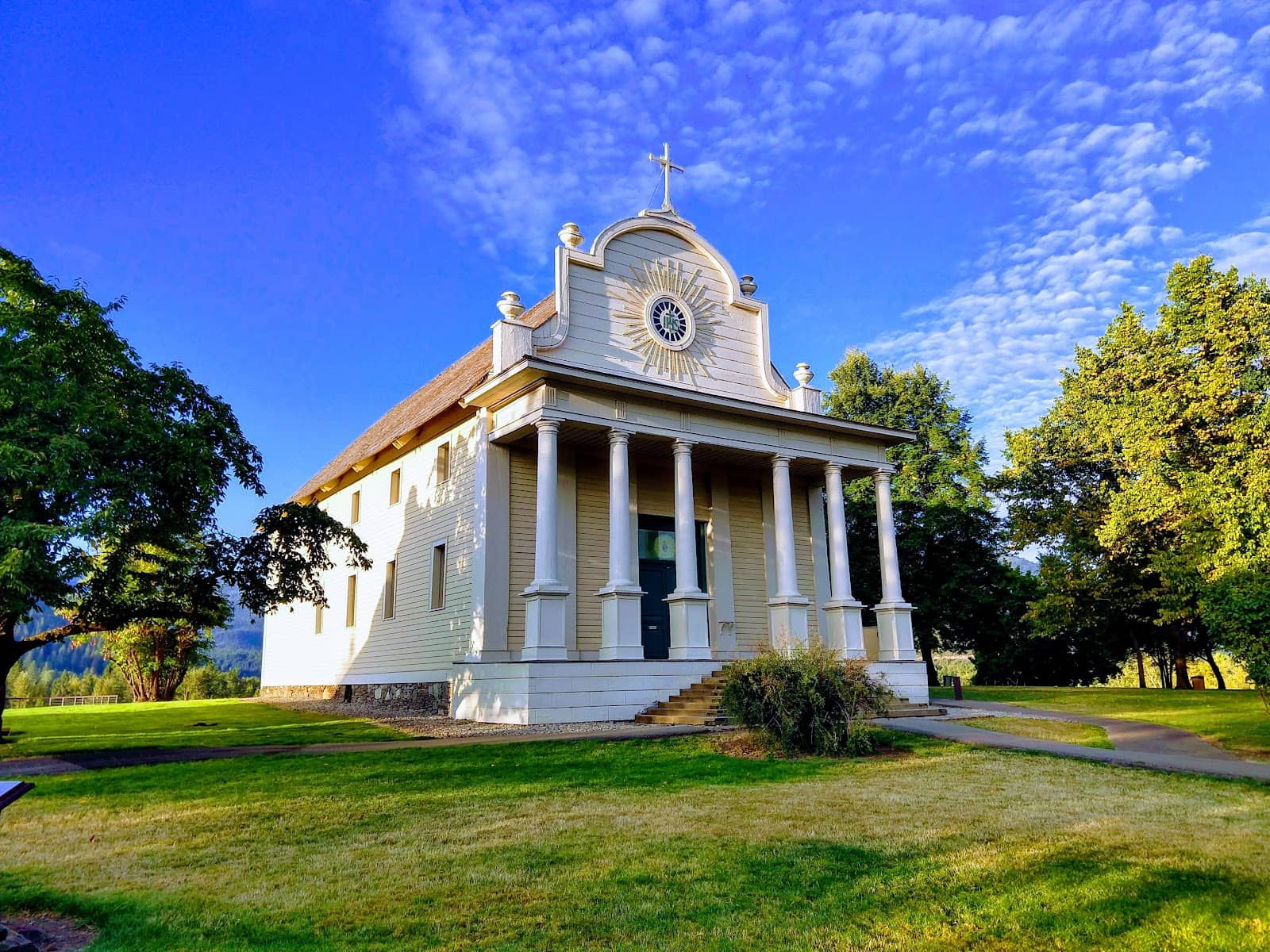 Scenic Grounds & Trails