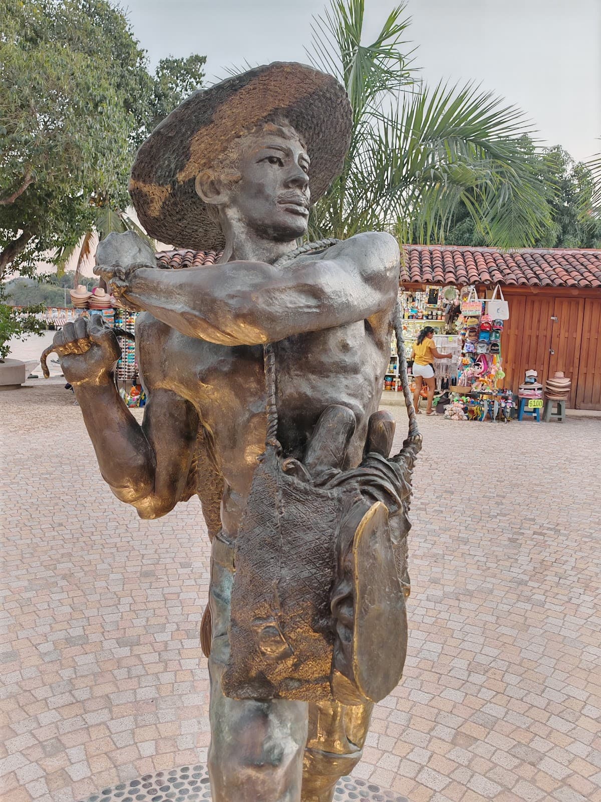 Monumento al Pescador Zihuatanejo - Image 1