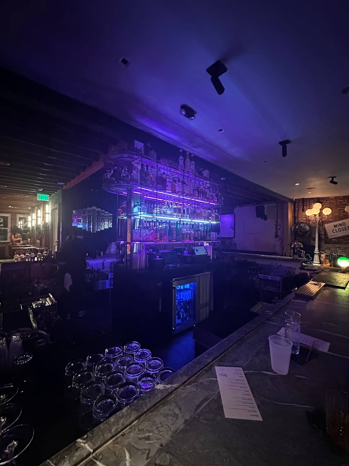 Cool Atmosphere & Decor