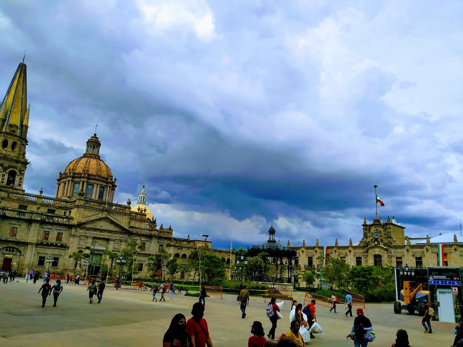 Plaza de Armas - Image 1