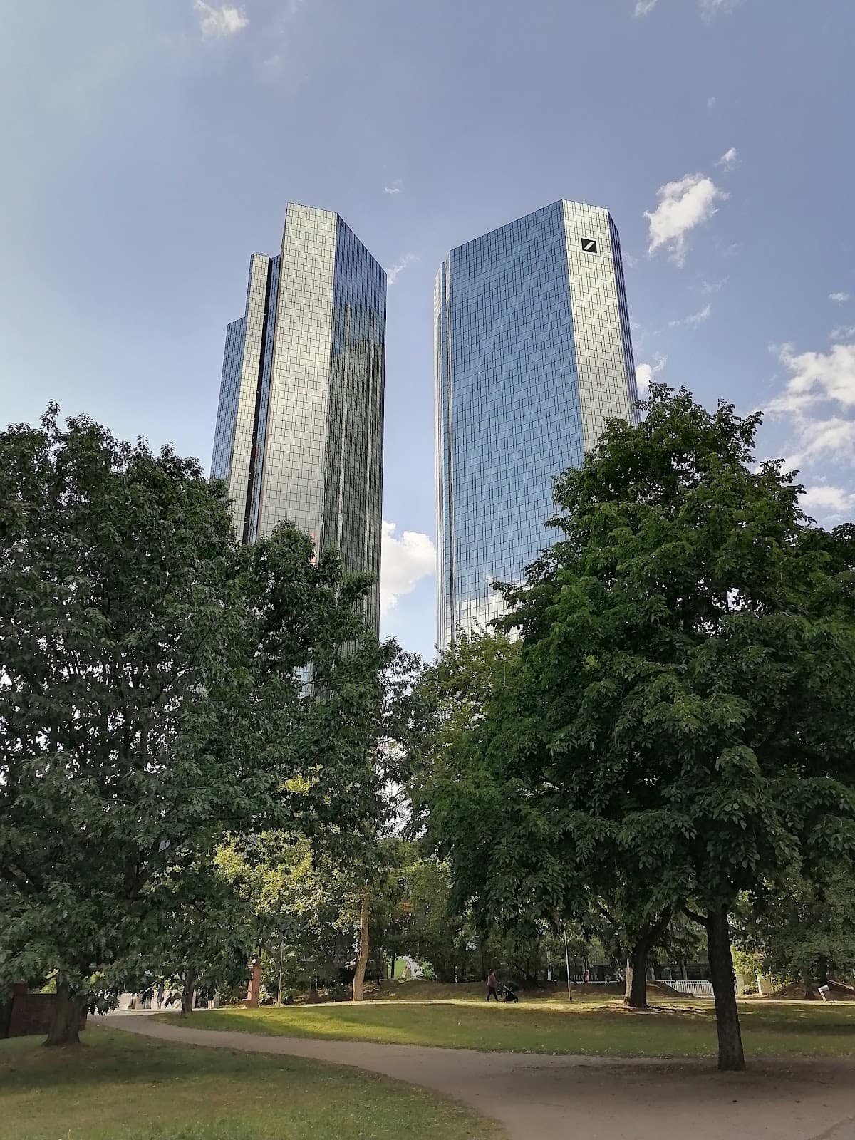 Taunusanlage Park Frankfurt - Image 1