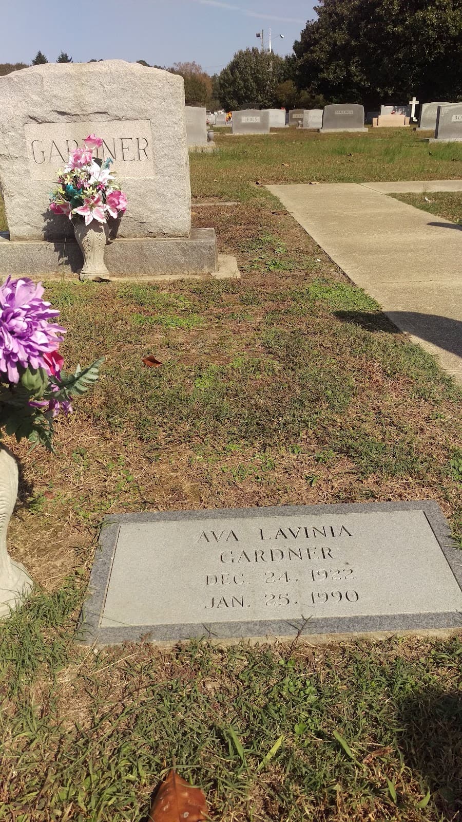 Sunset Memorial Park (Ava Gardner gravesite) - Image 1
