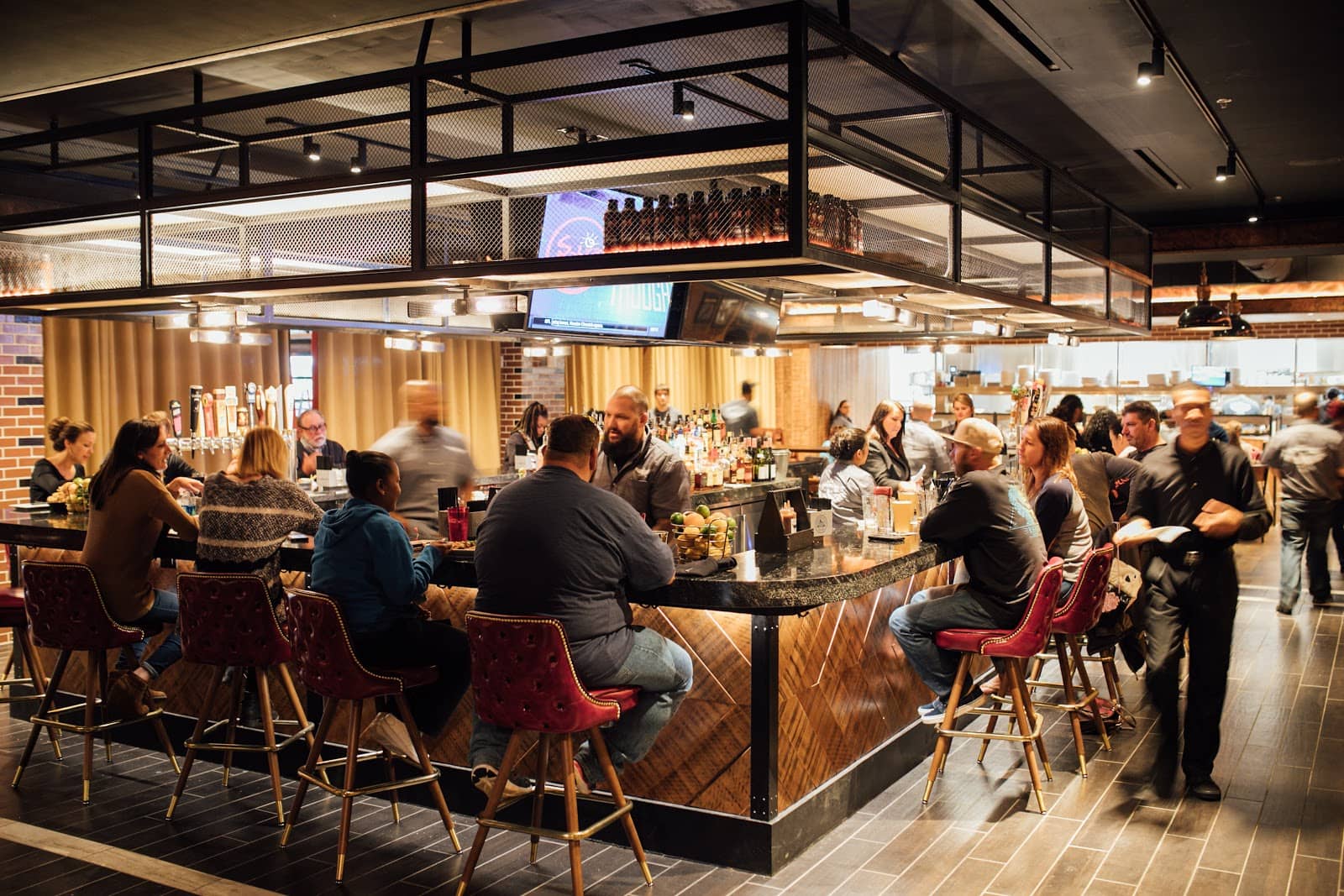 Diverse Dining & Bar Scene