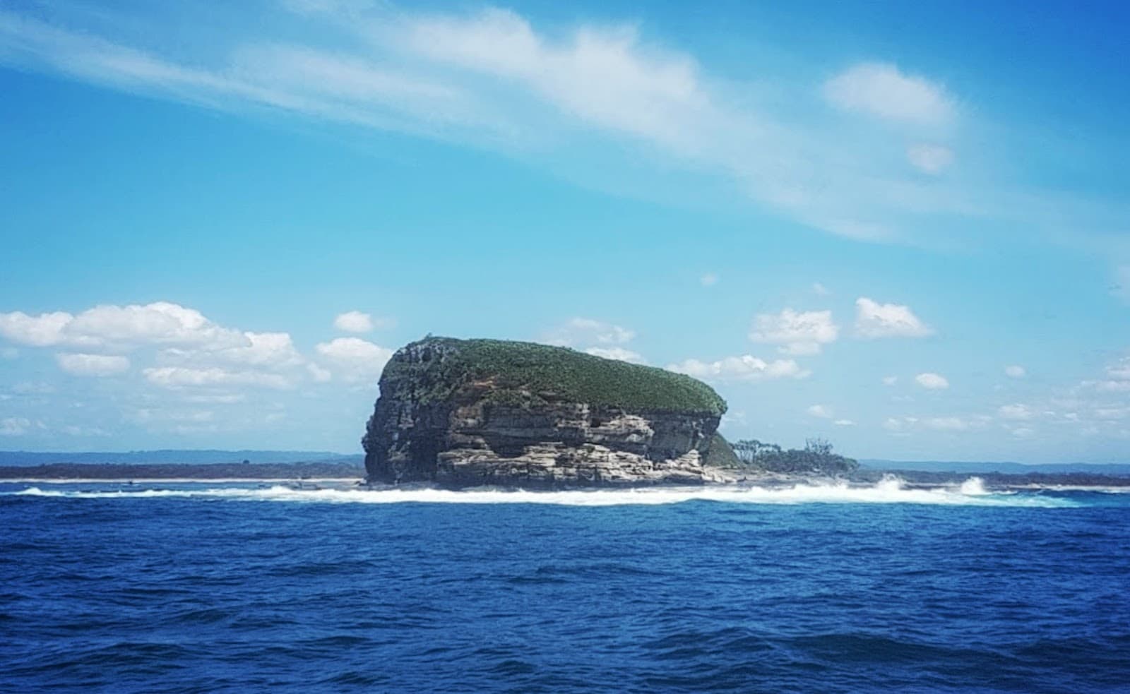 Mudjimba Island (Old Woman Island) - Image 1