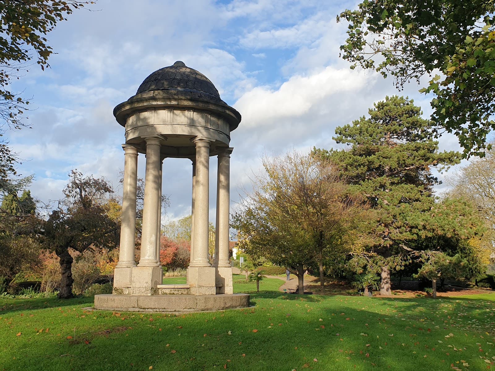 Admirals Park and Tower Gardens - Image 1