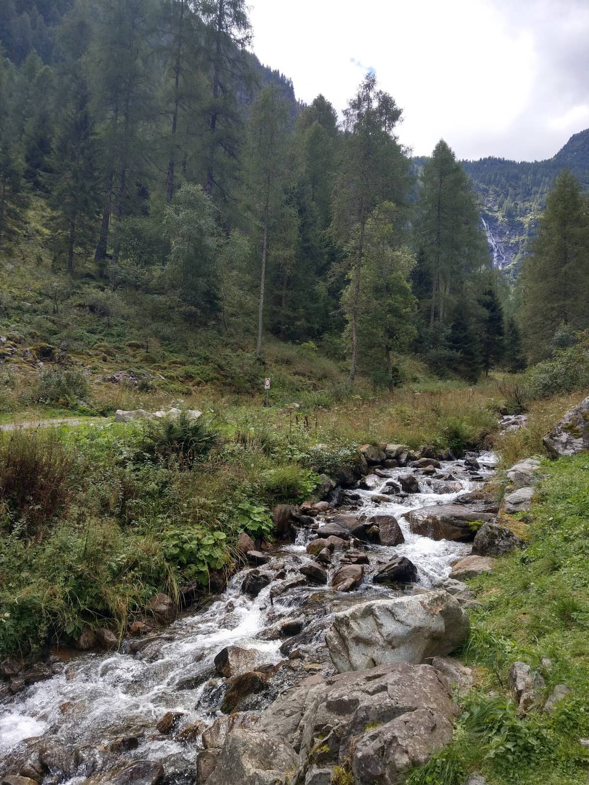 Soprasasso Hut & Lake