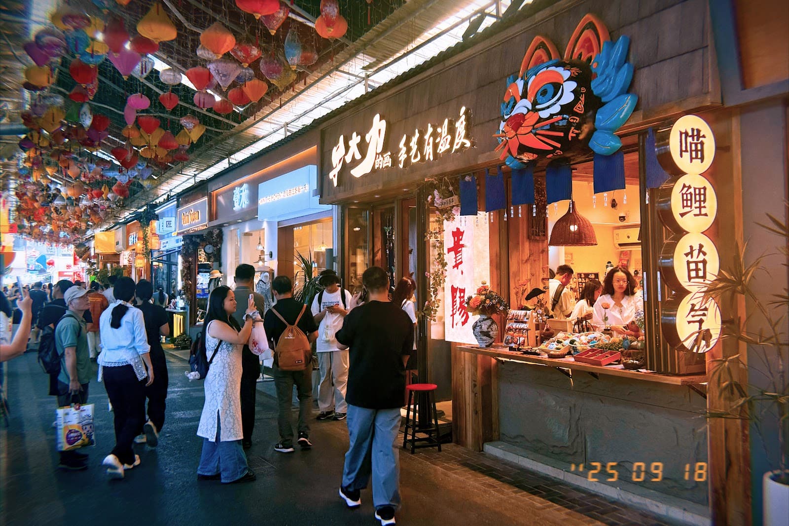 Qingyun Road Night Market - Image 1