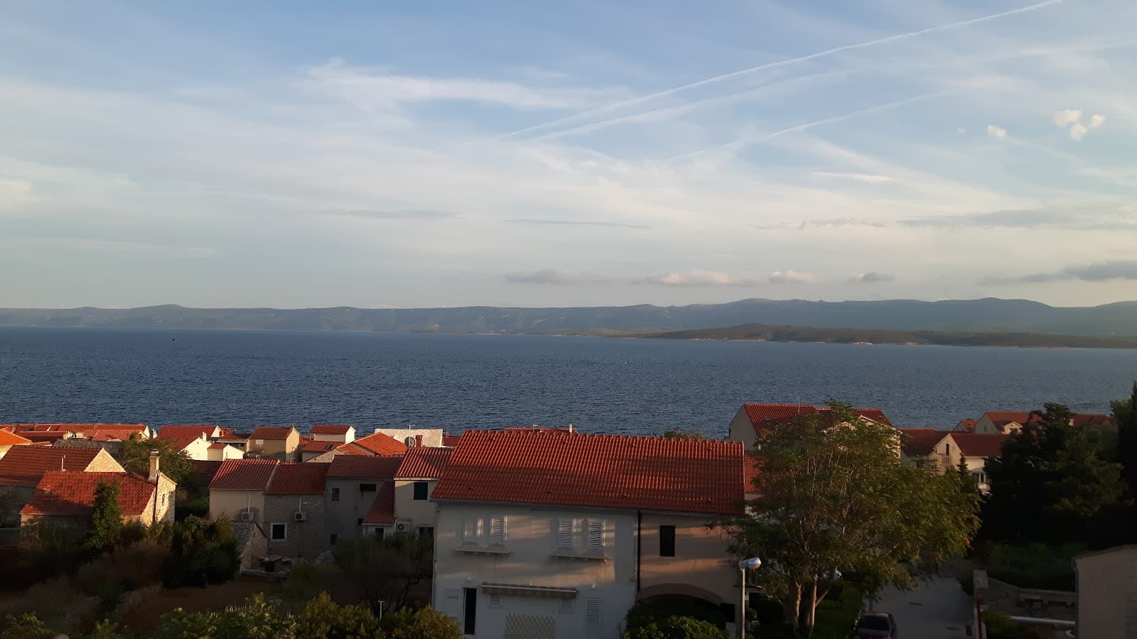 Bijela Kuća Bol - Image 1