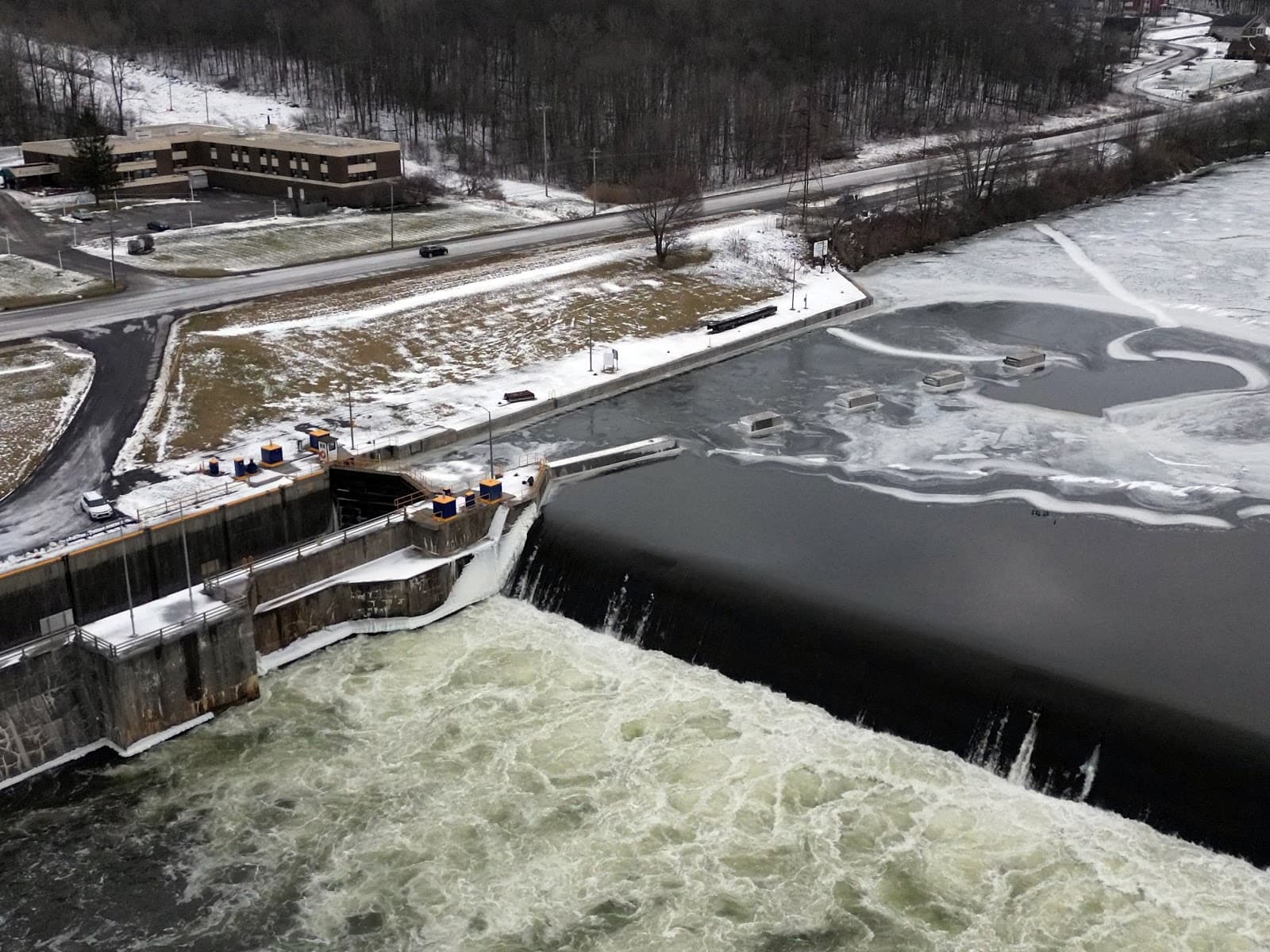 Oswego Canal Lock O-6 - Image 1