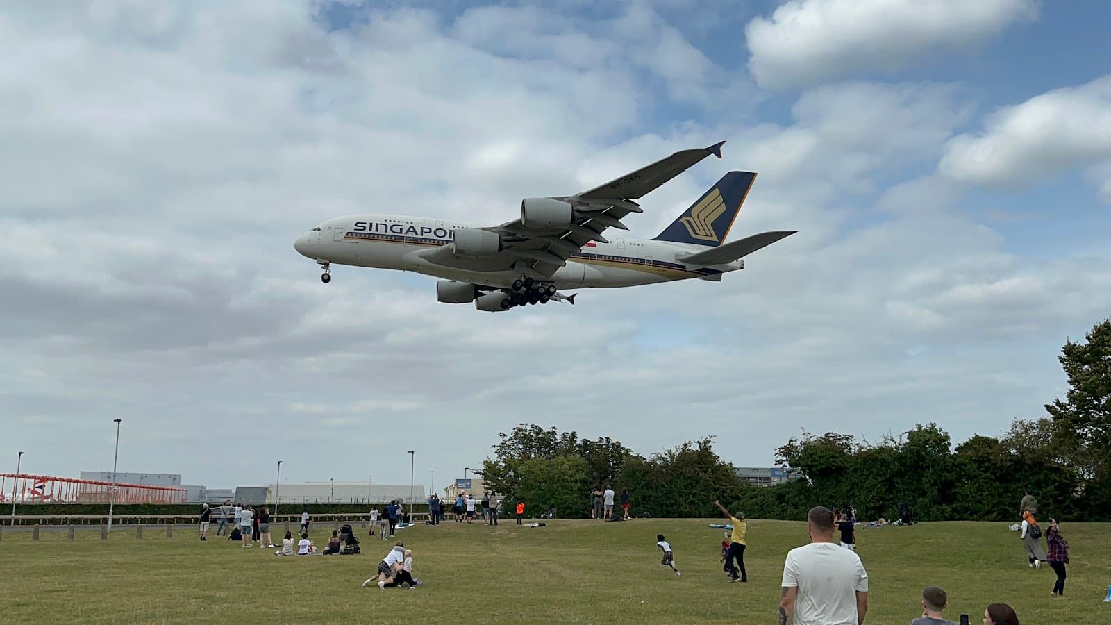 Myrtle Avenue Plane Spotting - Image 1