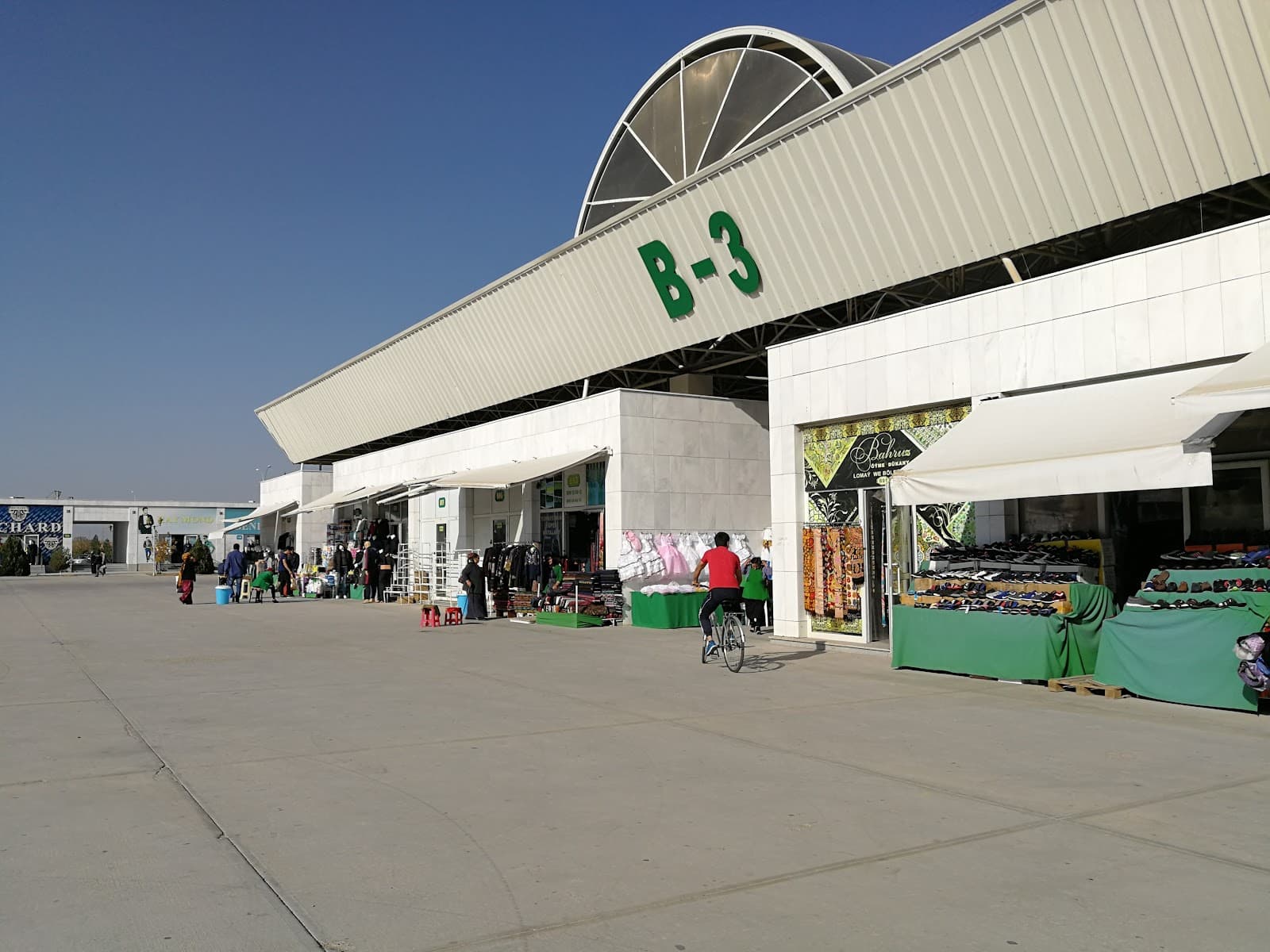 Tolkuchka Bazaar Ashgabat - Image 1