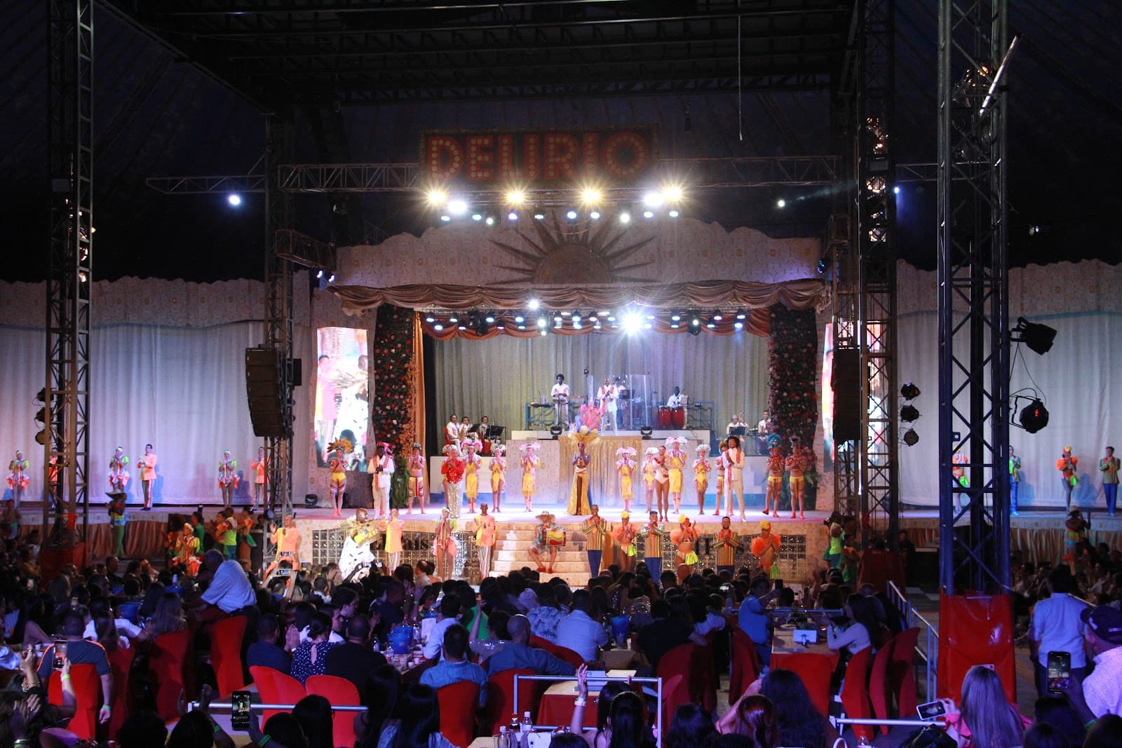Delirio Salsa Show - Image 1