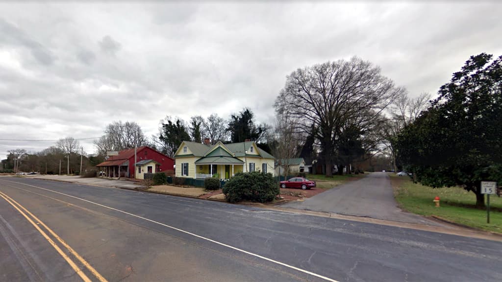 Mooresville Historic District - Image 1