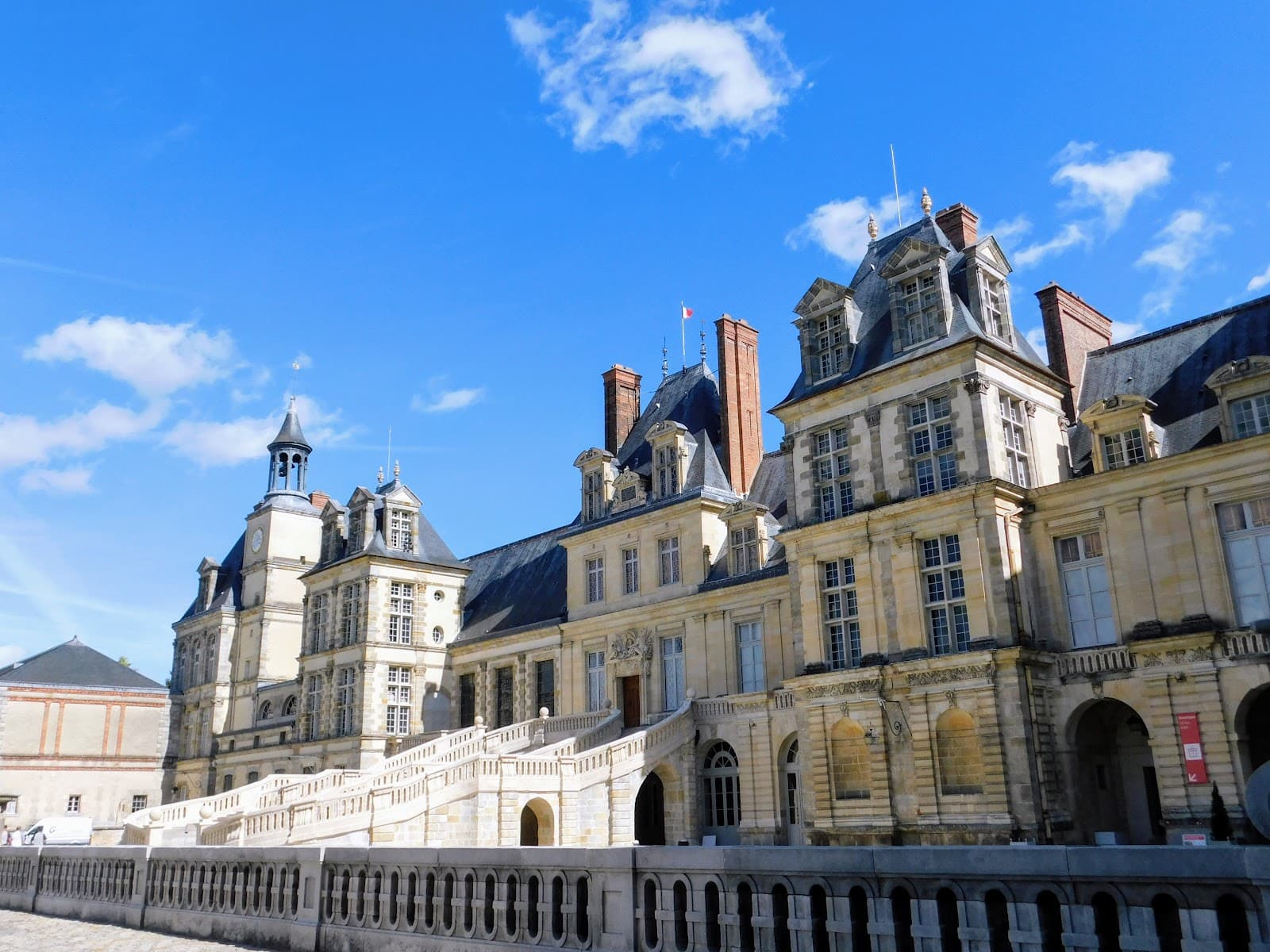 Cour du Cheval Blanc - Image 1