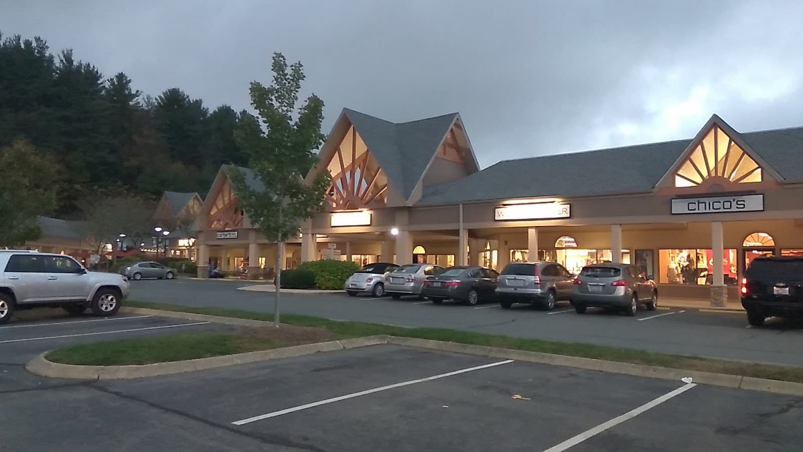 Shoppes on the Parkway Outlets - Image 1