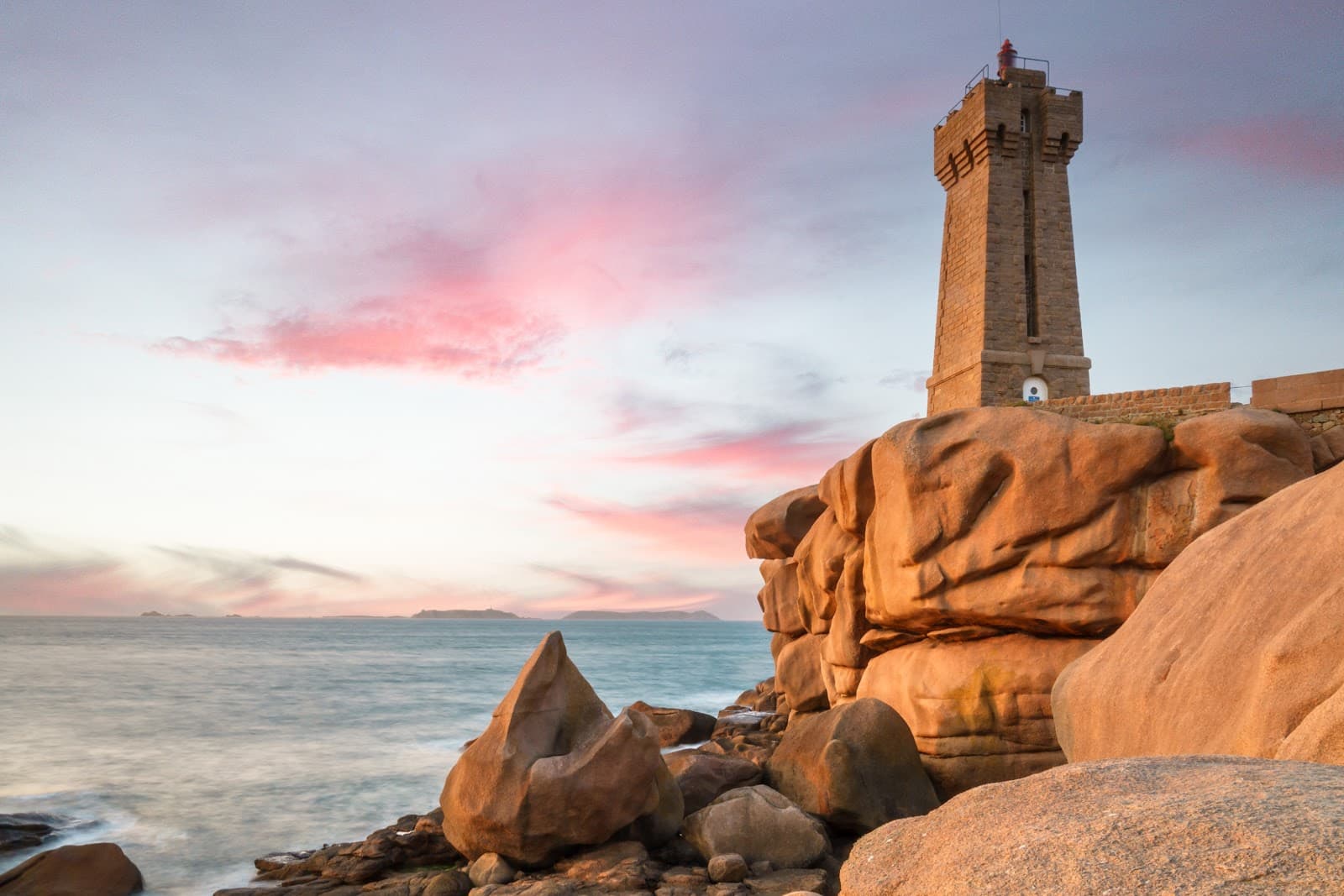 Ploumanac'h Lighthouse (Mean Ruz) - Image 1